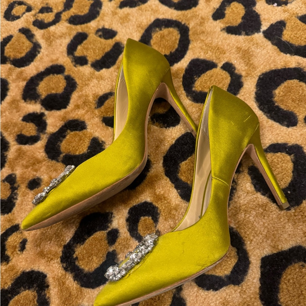 Badgley Mischka Cher Pump - Picture 2 of 4